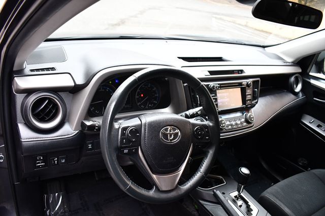 2018 Toyota RAV4 XLE AWD - 22627828 - 32