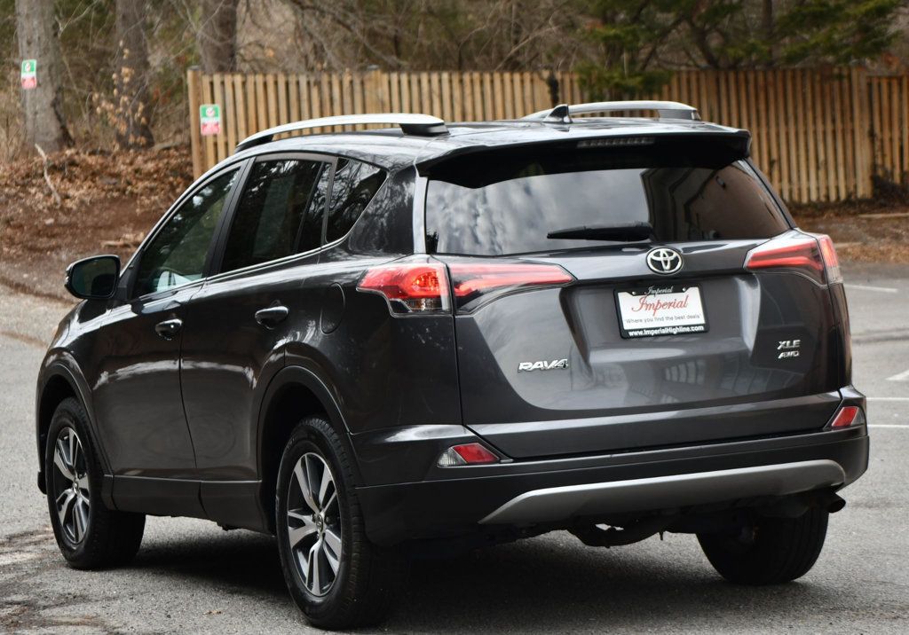 2018 Toyota RAV4 XLE photo 4