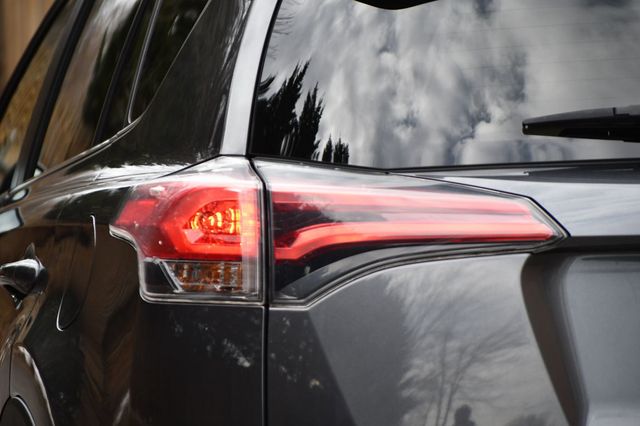 2018 Toyota RAV4 XLE AWD - 22627828 - 6