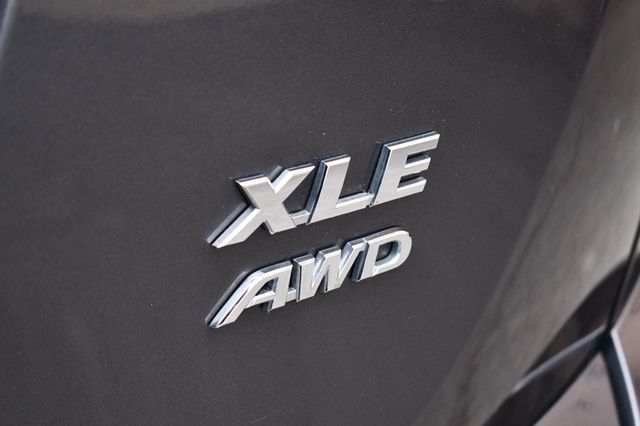 2018 Toyota RAV4 XLE AWD - 22627828 - 8