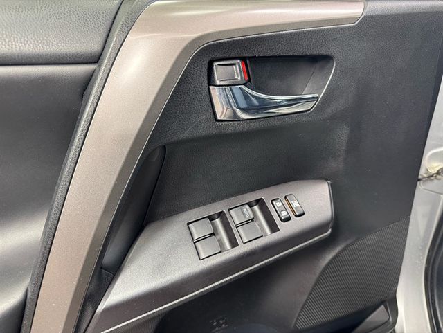 2018 Toyota RAV4 XLE AWD - 22926130 - 11