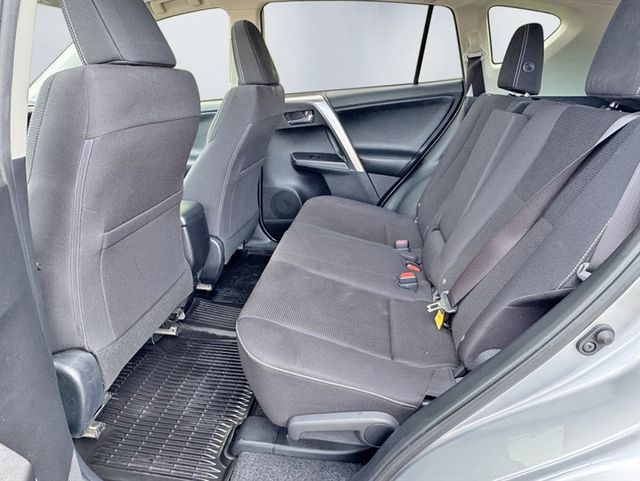 2018 Toyota RAV4 XLE AWD - 22926130 - 18