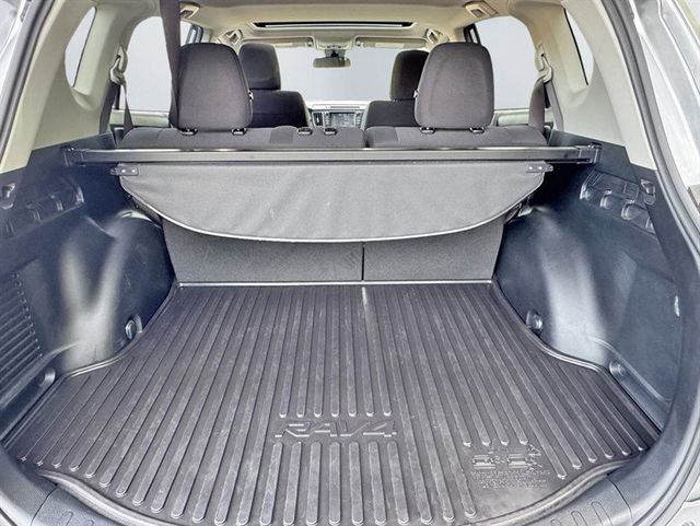 2018 Toyota RAV4 XLE AWD - 22926130 - 19