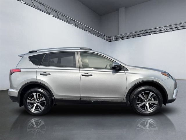 2018 Toyota RAV4 XLE AWD - 22926130 - 2