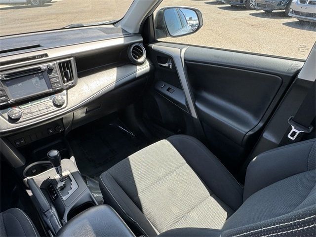 2018 Toyota RAV4 XLE AWD - 22390505 - 24
