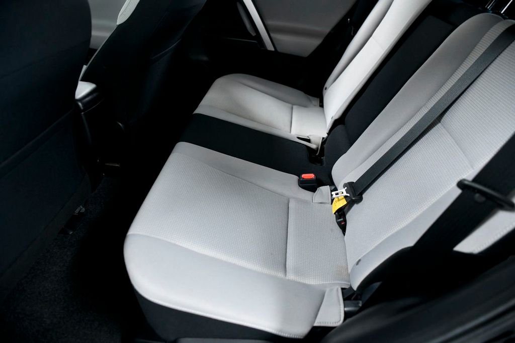 2018 Toyota RAV4 XLE AWD - 22185507 - 9