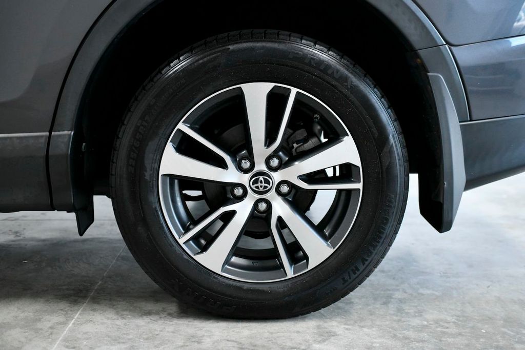 2018 Toyota RAV4 XLE AWD - 22185507 - 11