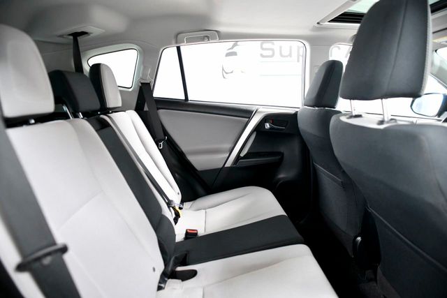 2018 Toyota RAV4 XLE AWD - 22185507 - 13