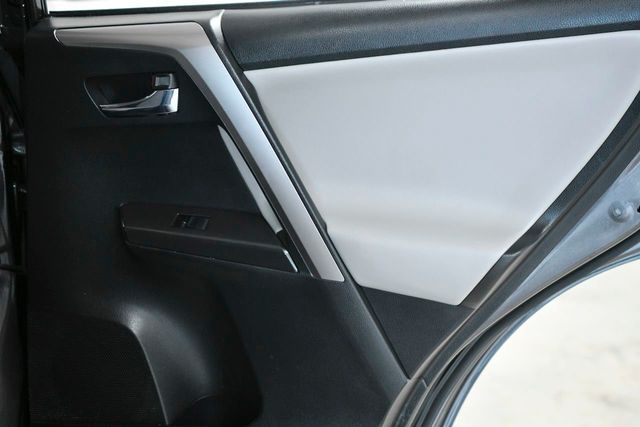 2018 Toyota RAV4 XLE AWD - 22185507 - 14