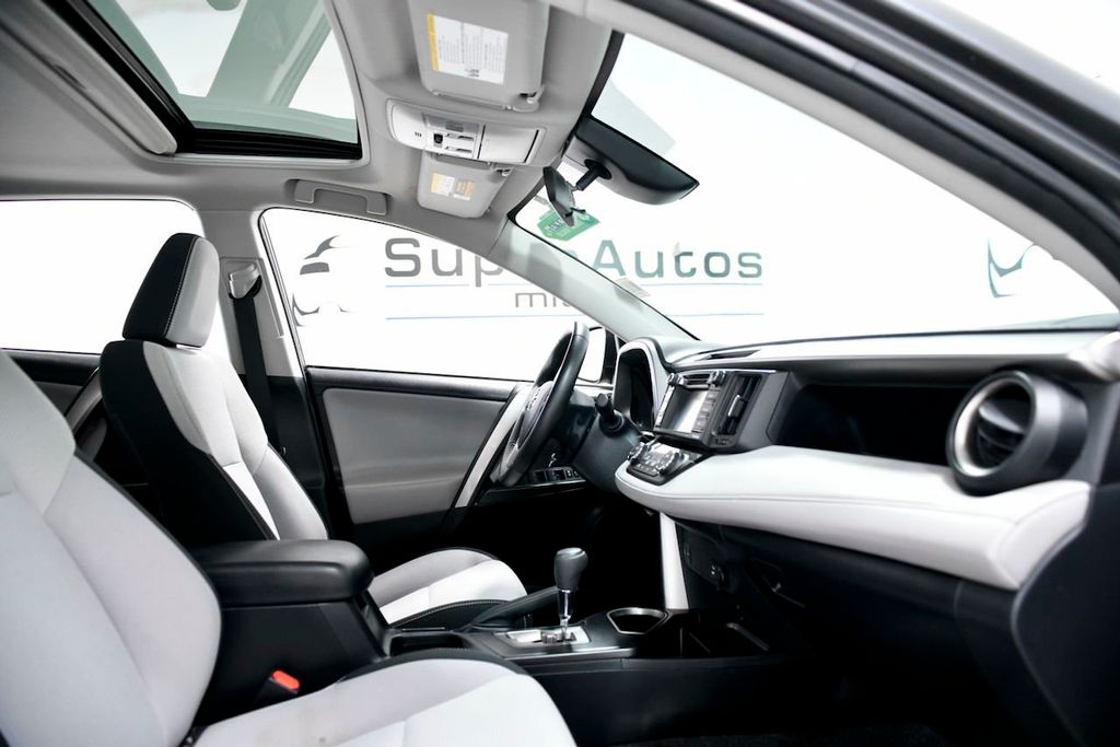 2018 Toyota RAV4 XLE AWD - 22185507 - 15