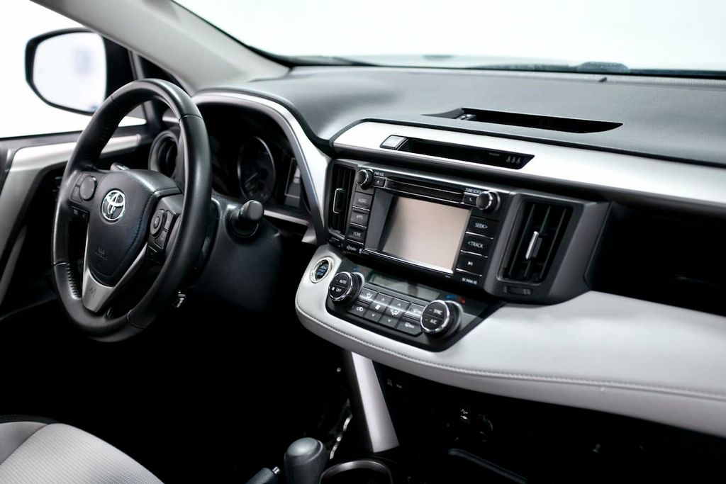 2018 Toyota RAV4 XLE AWD - 22185507 - 16