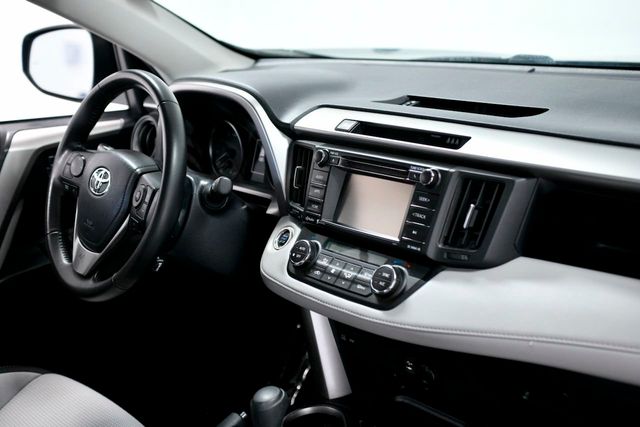 2018 Toyota RAV4 XLE AWD - 22185507 - 16