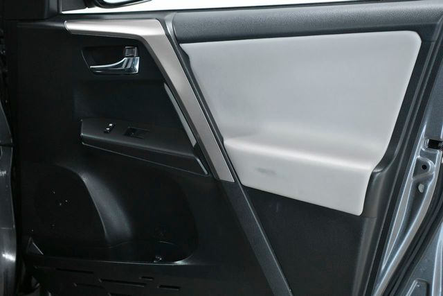 2018 Toyota RAV4 XLE AWD - 22185507 - 17