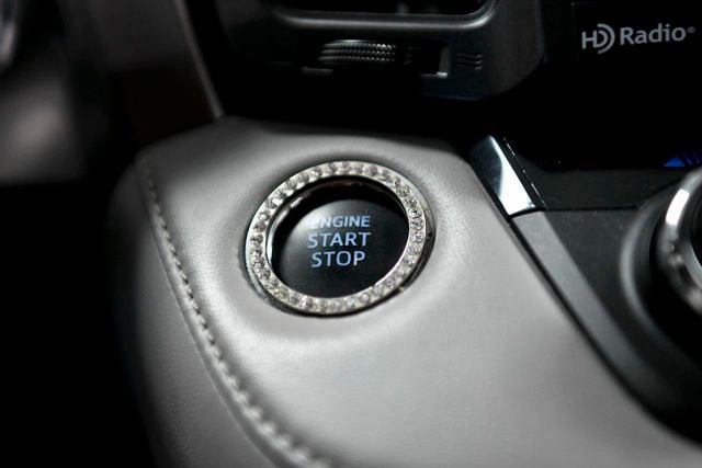 2018 Toyota RAV4 XLE AWD - 22185507 - 27