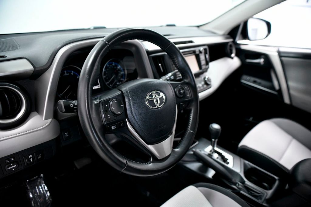 2018 Toyota RAV4 XLE AWD - 22185507 - 7