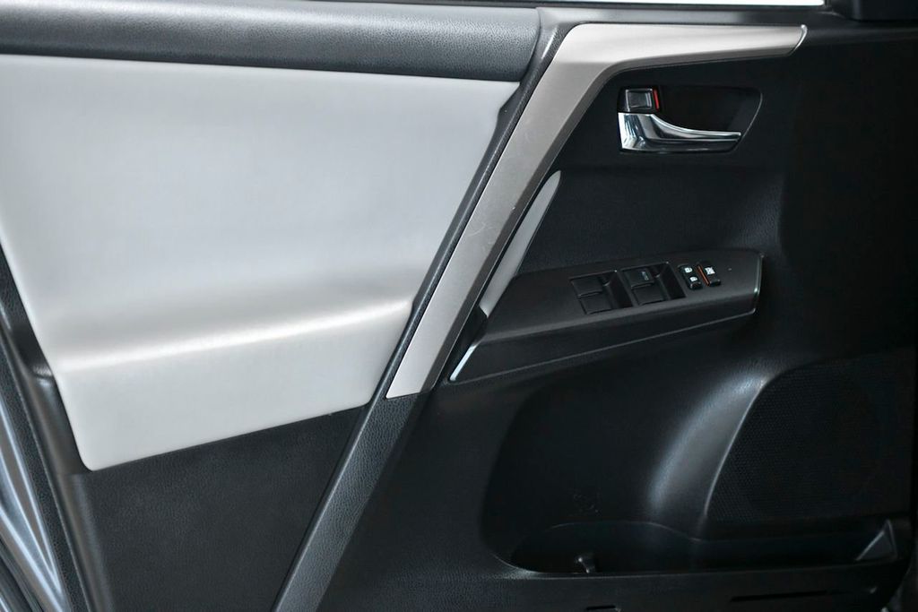 2018 Toyota RAV4 XLE AWD - 22185507 - 8