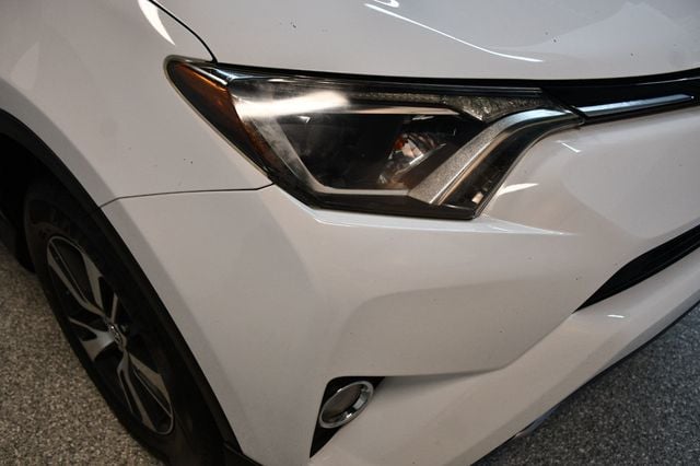 2018 Toyota RAV4 XLE AWD - 23057346 - 9