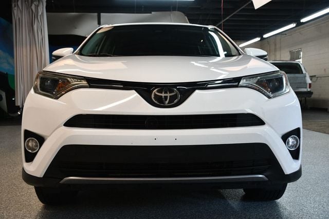 2018 Toyota RAV4 XLE AWD - 23057346 - 11