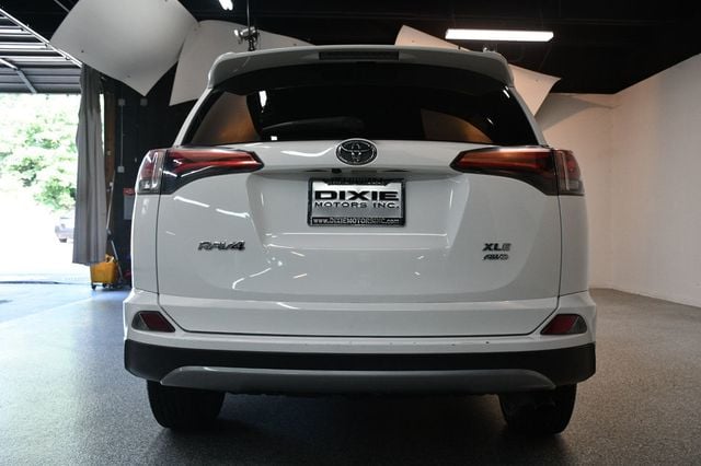 2018 Toyota RAV4 XLE AWD - 23057346 - 12