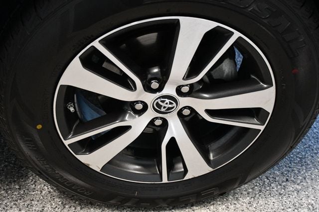 2018 Toyota RAV4 XLE AWD - 23057346 - 20