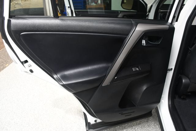 2018 Toyota RAV4 XLE AWD - 23057346 - 23