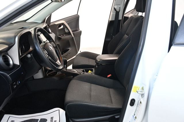 2018 Toyota RAV4 XLE AWD - 23057346 - 27