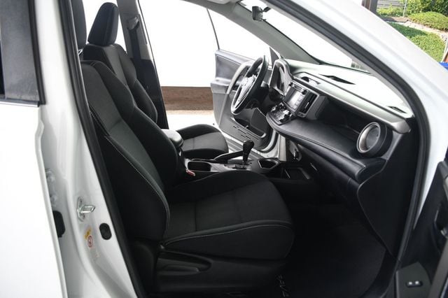2018 Toyota RAV4 XLE AWD - 23057346 - 29