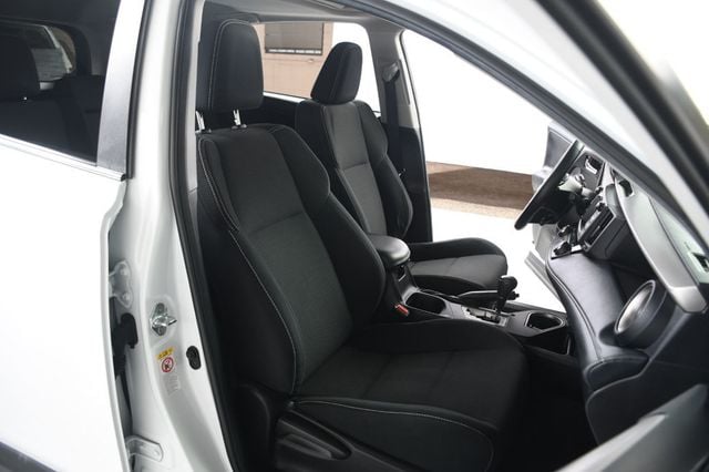 2018 Toyota RAV4 XLE AWD - 23057346 - 30