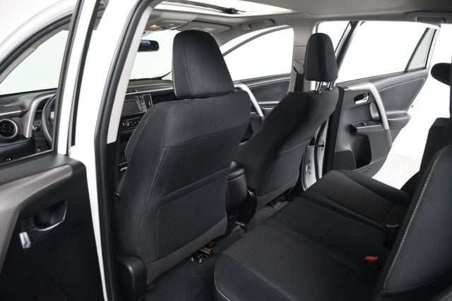 2018 Toyota RAV4 XLE AWD - 23057346 - 31