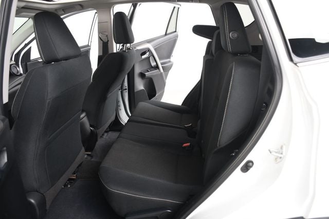 2018 Toyota RAV4 XLE AWD - 23057346 - 32