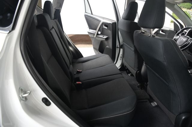 2018 Toyota RAV4 XLE AWD - 23057346 - 36