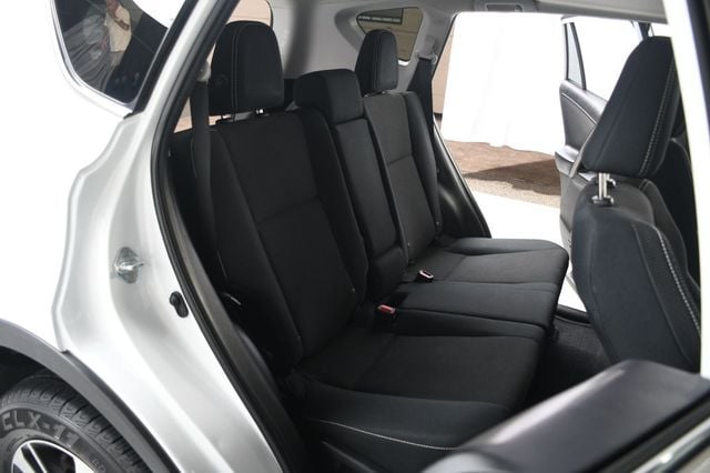 2018 Toyota RAV4 XLE AWD - 23057346 - 38