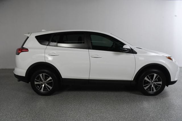 2018 Toyota RAV4 XLE AWD - 23057346 - 3