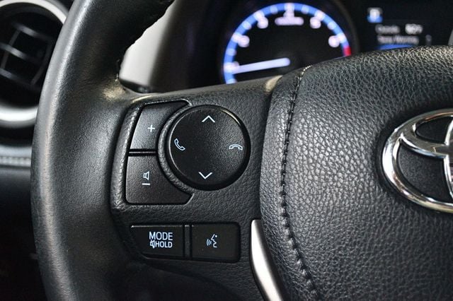2018 Toyota RAV4 XLE AWD - 23057346 - 40