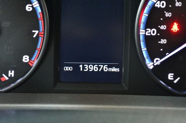 2018 Toyota RAV4 XLE AWD - 23057346 - 43