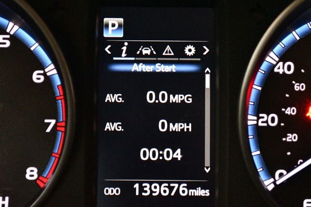 2018 Toyota RAV4 XLE AWD - 23057346 - 44