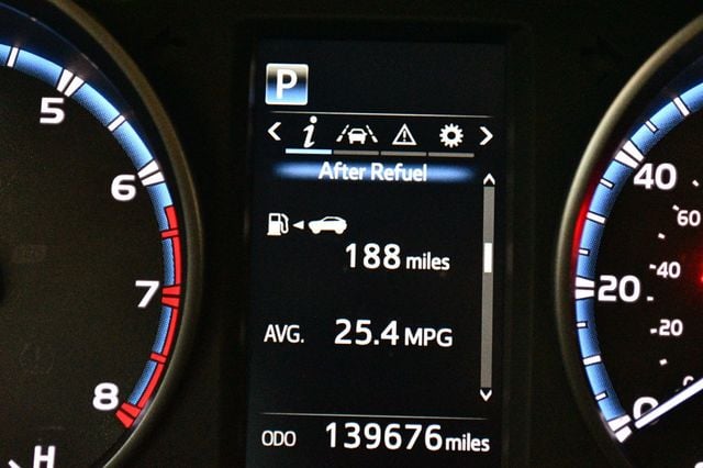 2018 Toyota RAV4 XLE AWD - 23057346 - 46