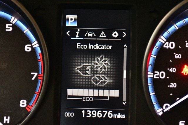 2018 Toyota RAV4 XLE AWD - 23057346 - 47