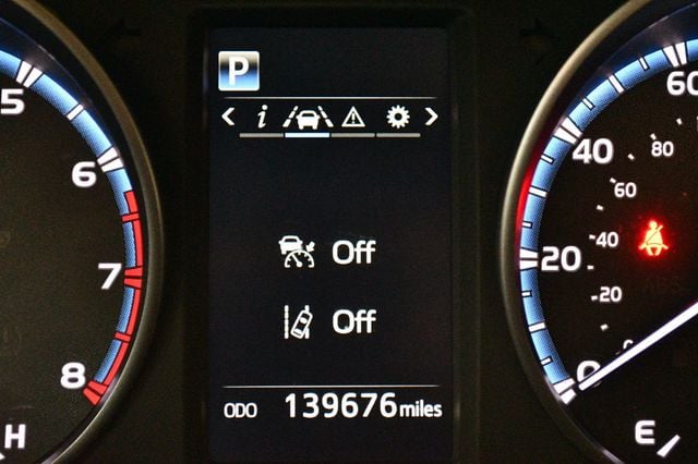 2018 Toyota RAV4 XLE AWD - 23057346 - 50