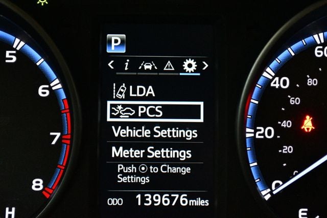 2018 Toyota RAV4 XLE AWD - 23057346 - 52