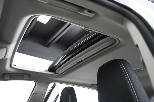 2018 Toyota RAV4 XLE AWD - 23057346 - 5