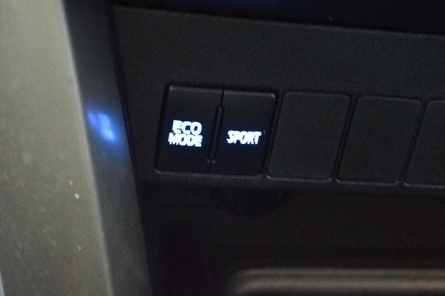 2018 Toyota RAV4 XLE AWD - 23057346 - 62