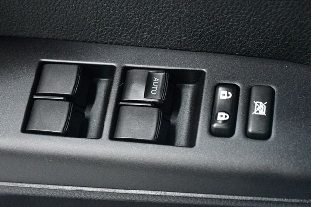 2018 Toyota RAV4 XLE AWD - 23057346 - 63