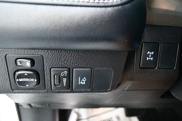 2018 Toyota RAV4 XLE AWD - 23057346 - 64