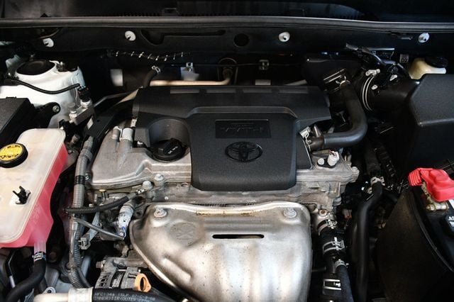 2018 Toyota RAV4 XLE AWD - 23057346 - 70
