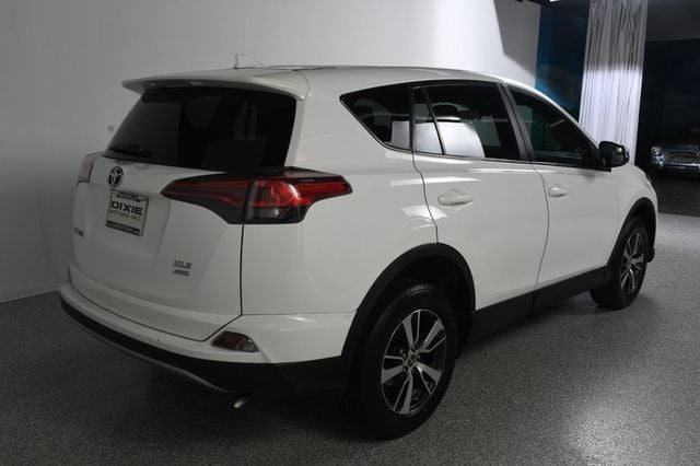 2018 Toyota RAV4 XLE AWD - 23057346 - 8