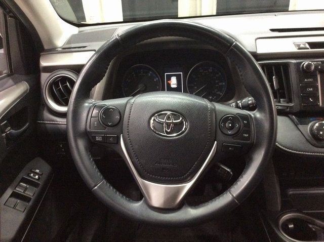 2018 Toyota RAV4 XLE AWD - 21489481 - 9