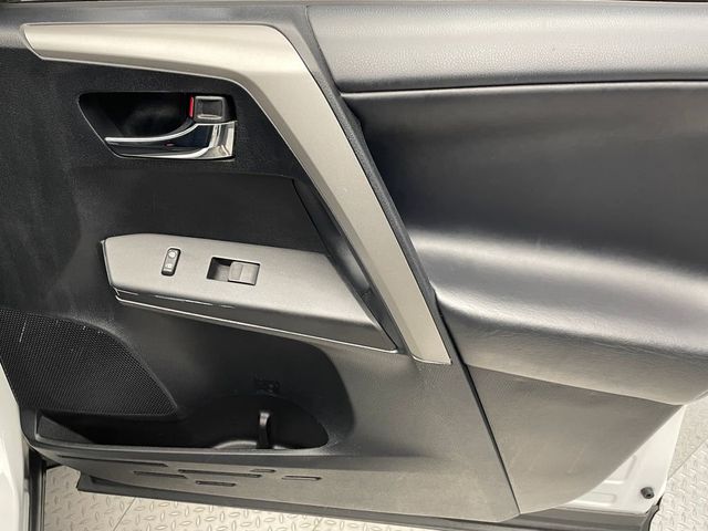 2018 Toyota RAV4 XLE AWD - 23016198 - 13