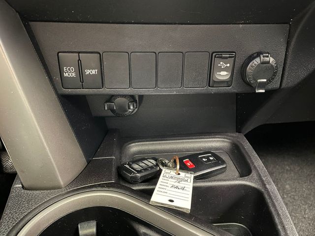 2018 Toyota RAV4 XLE AWD - 23016198 - 25