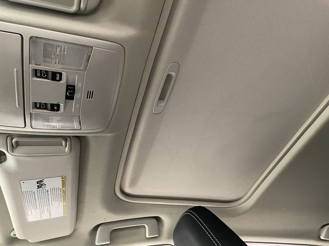 2018 Toyota RAV4 XLE AWD - 23016198 - 27